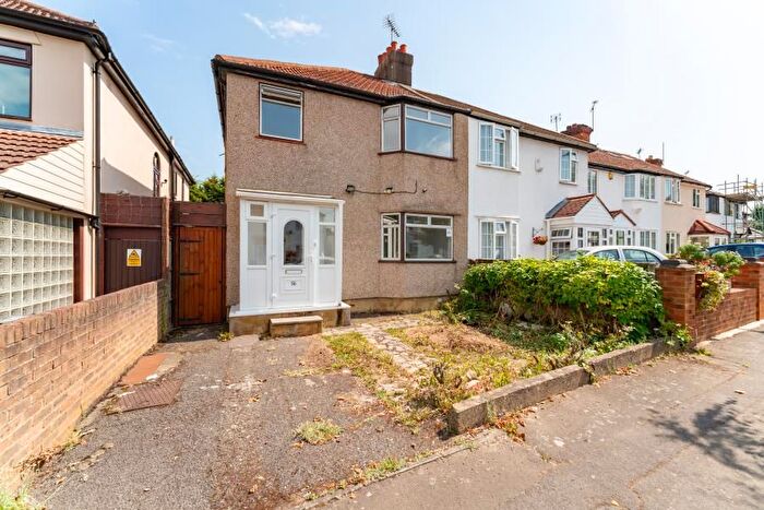 3 Bedroom Property To Rent In Avalon Road, London, W13