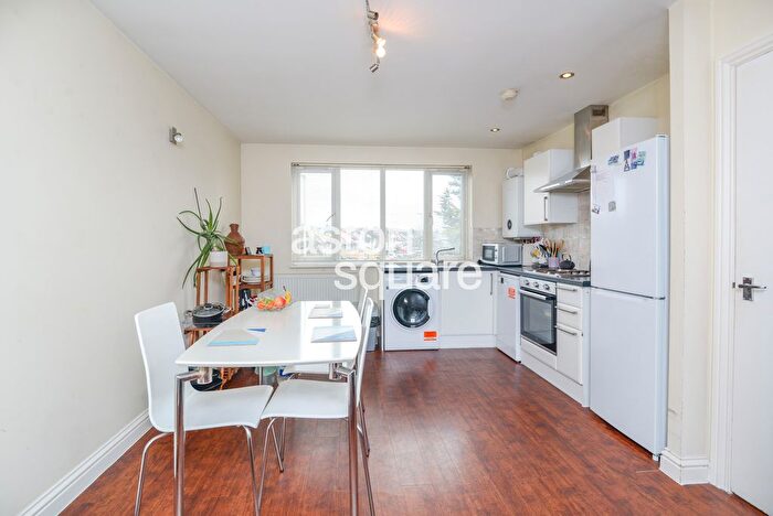2 Bedroom Flat To Rent In The Vale, London, London, NW11