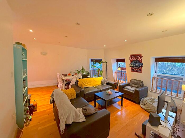 3 Bedroom Flat To Rent In Victory Road Mews, London, SW19