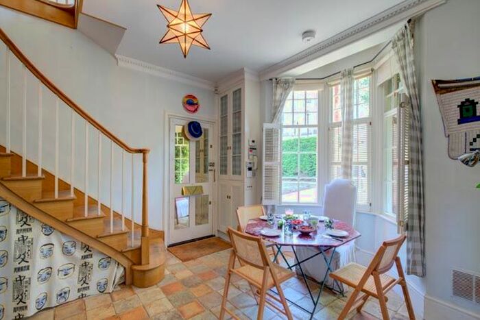 1 Bedroom Flat To Rent In Pembroke Studios, Pembroke Gardens, London, W8