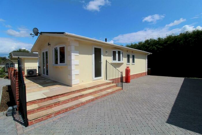 2 Bedroom Bungalow To Rent In Brighton Road, Lower Kingswood, Tadworth, KT20