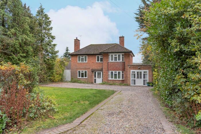 3 Bedroom Detached House For Sale In Grange Lane, Alvechurch, B48