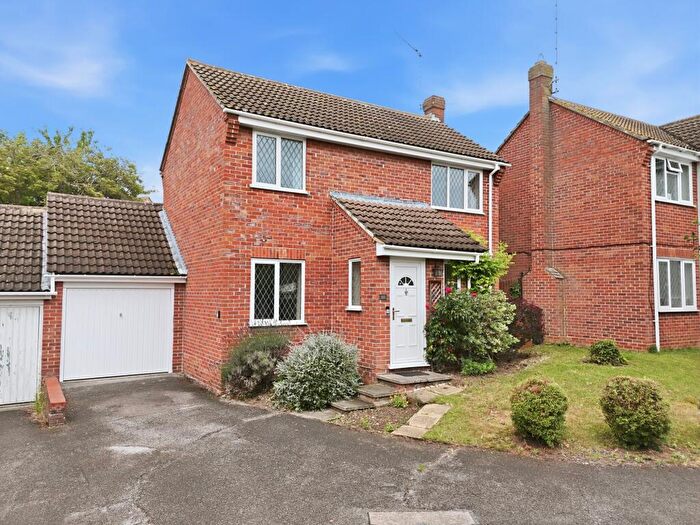 3 Bedroom Detached House For Sale In Golding Thoroughfare, Chelmer Village, CM2