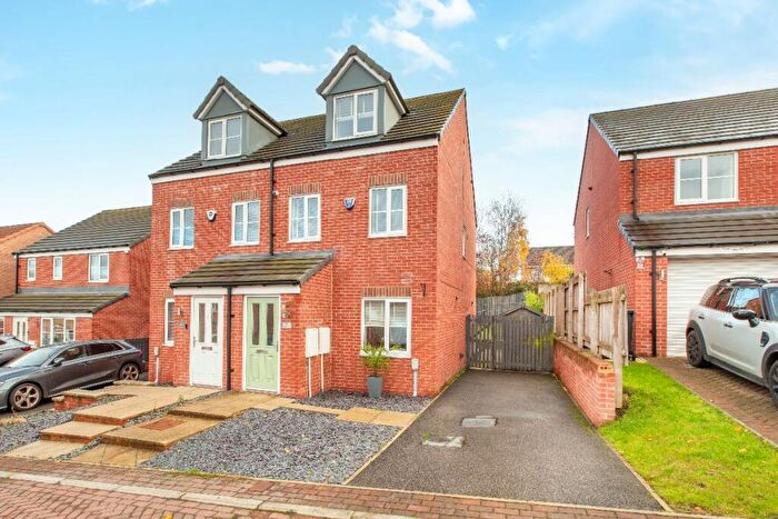 3 Bedroom Semi Detached House For Sale In Piccolo Row, Leeds, LS27