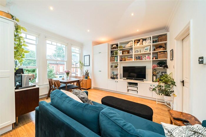 1 Bedroom Apartment To Rent In Ravenslea Road, London, SW12