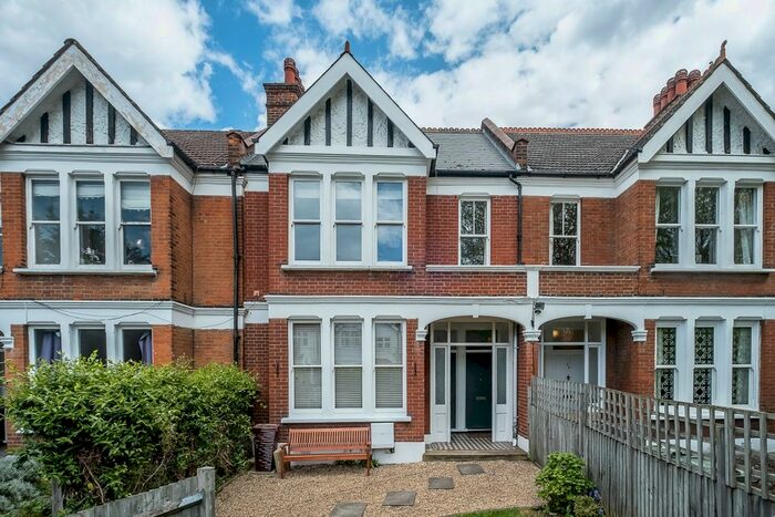 3 Bedroom Maisonette To Rent In Park Hill, London, SW4