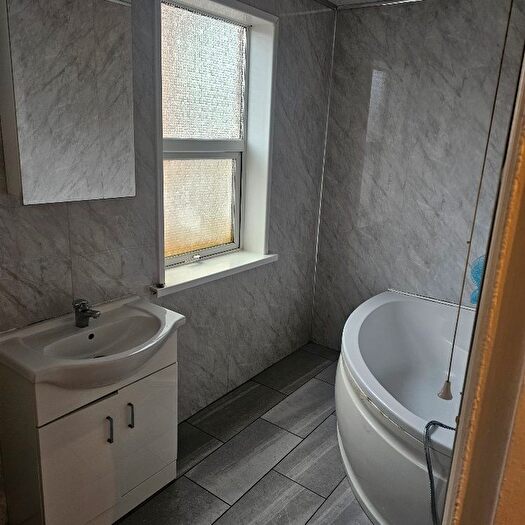 3 Bedroom Terraced House For Sale In Winchester Avenue, Leicester, LE3