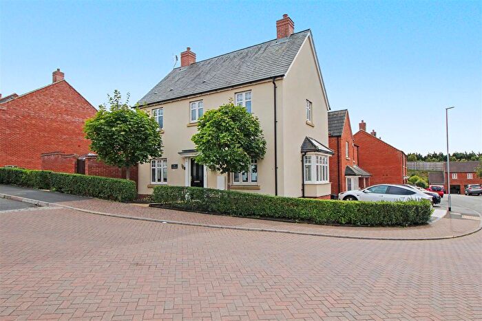 4 Bedroom Detached House For Sale In Station Road, Thrapston, NN14
