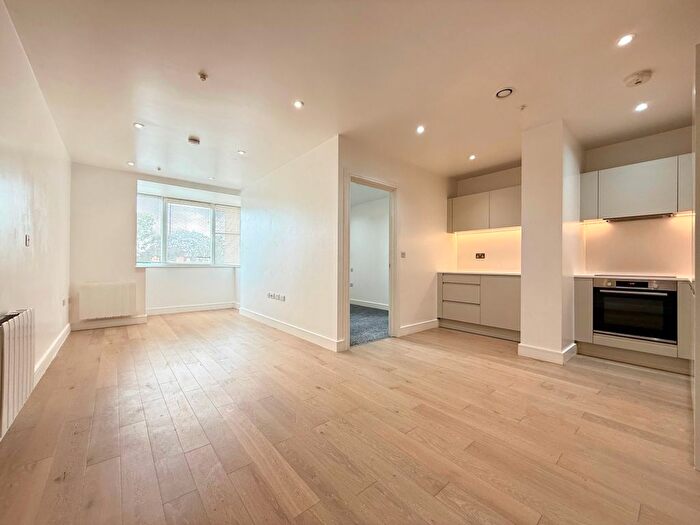 1 Bedroom Flat To Rent In Library House, New Road, Brentwood, CM14