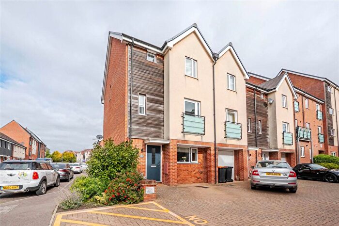 3 Bedroom End Of Terrace House For Sale In Leyland Road, Dunstable, Bedfordshire, LU6