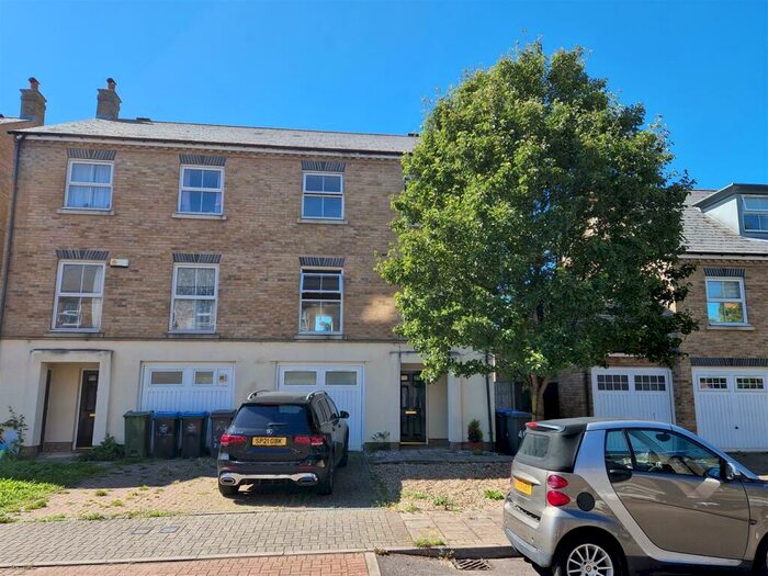 6 Bedroom Town House To Rent In Compton Avenue, Wembley, HA0