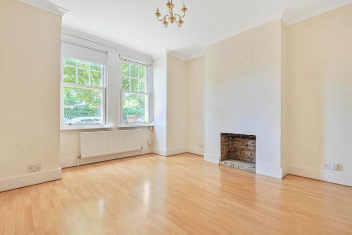 2 Bedroom Maisonette To Rent In North Road, Richmond, TW9