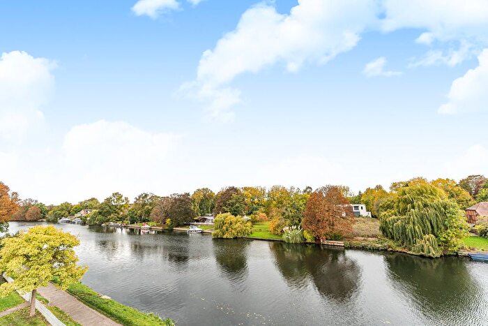 2 Bedroom Flat For Sale In Riverside Road, Staines-Upon-Thames, TW18