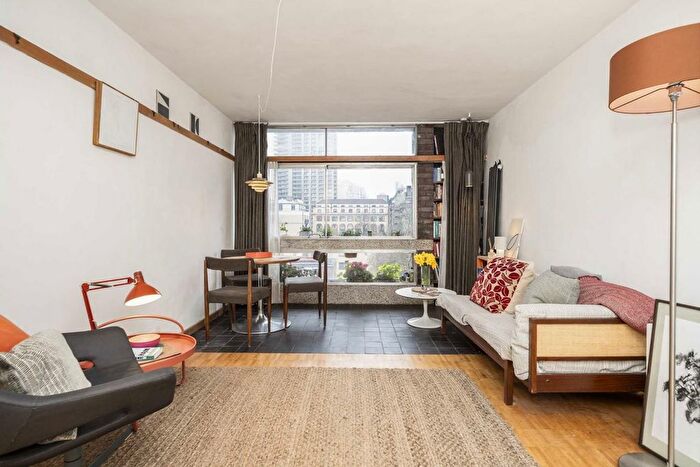 Studio To Rent In Golden Lane Estate, London, EC1Y