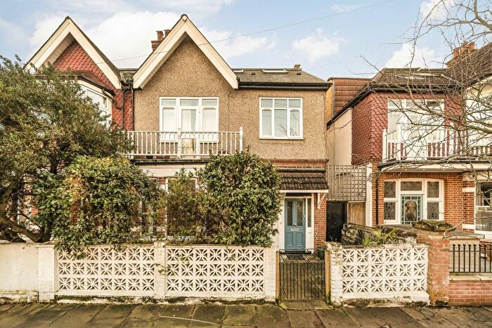 2 Bedroom Flat To Rent In King Edwards Gardens, Acton, W3