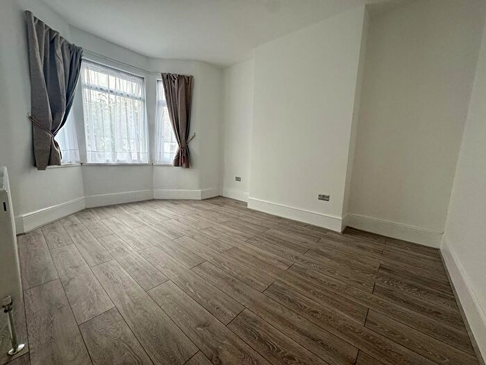 3 Bedroom Flat To Rent In Barking, IG11