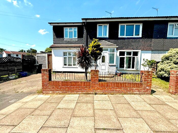 5 Bedroom Property To Rent In Huntsman Road, Ilford, IG6