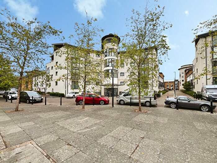 2 Bedroom Flat For Sale In Pasteur Drive, Swindon, Wiltshire, SN1