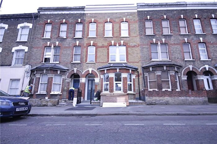 2 Bedroom Apartment To Rent In Chatsworth Road, Hackney, London, E5