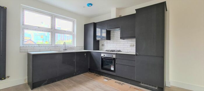 2 Bedroom Flat To Rent In Windmill Road, Brentford, TW8