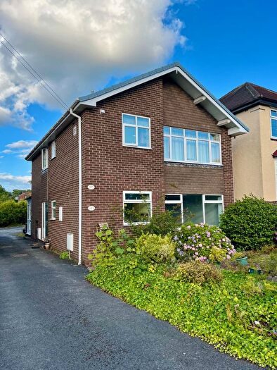 2 Bedroom Flat To Rent In Greenhill Avenue, Sheffield, South Yorkshire, S8