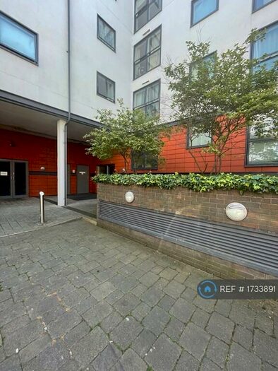 1 Bedroom Flat To Rent In Church Street, Epsom, KT17