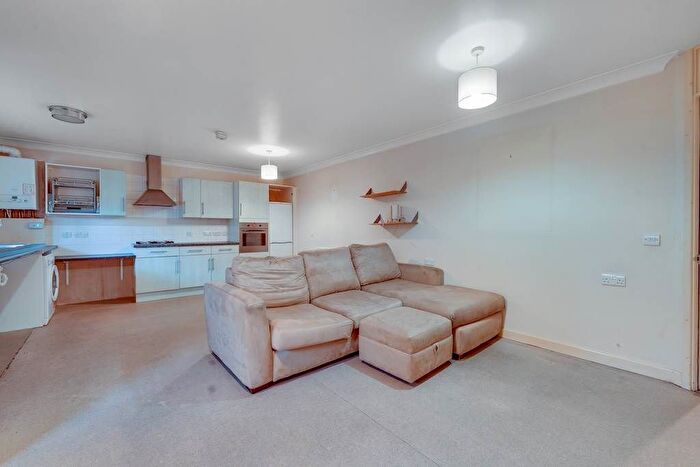 2 Bedroom Flat For Sale In Masters Street, London, E1