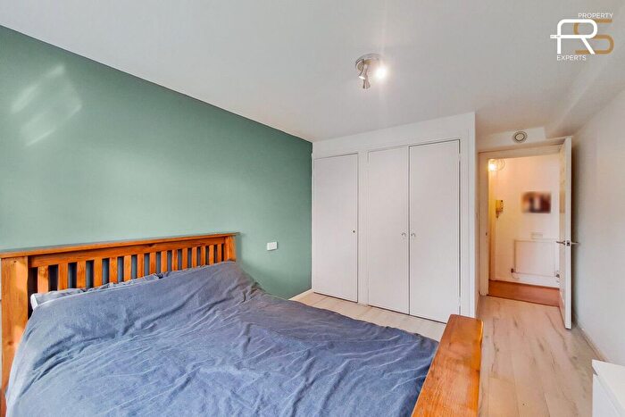 1 Bedroom Flat To Rent In Russets Close, Chingford, E4