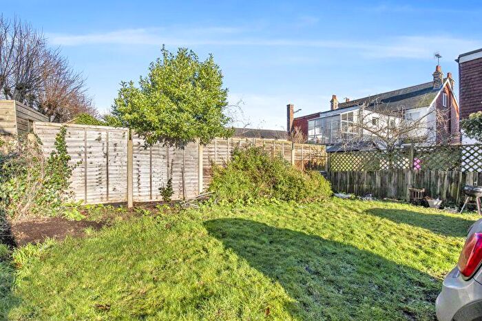 2 Bedroom Flat For Sale In High Street, Henfield, BN5