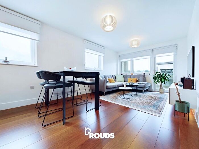 2 Bedroom Flat To Rent In Apartment, Bell Barn Road, Birmingham, West Midlands, B15
