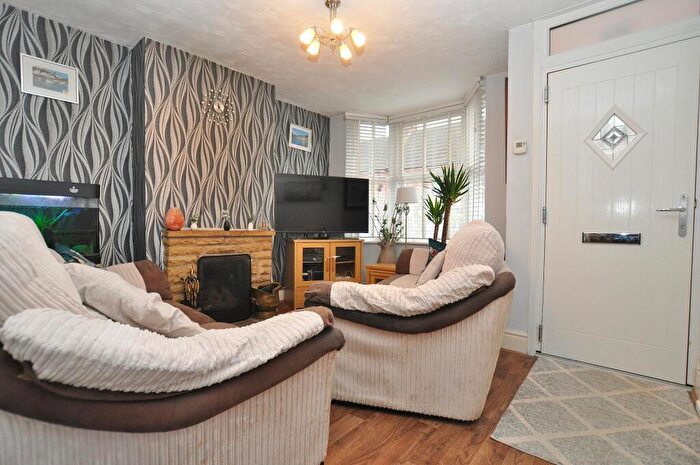 3 Bedroom Terraced House For Sale In Balmoral Road, Hitchin, SG5