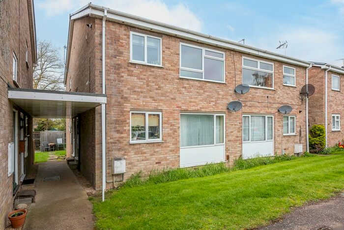 2 Bedroom Flat To Rent In Pym Walk, Thame, OX9