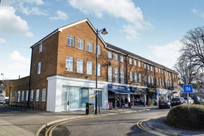 2 Bedroom Flat To Rent In Oakdene Parade, Cobham, KT11