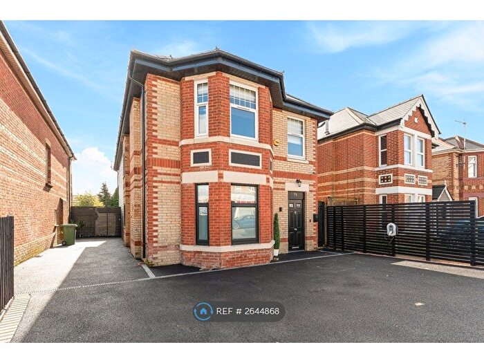 2 Bedroom Flat To Rent In Ashley Road, Parkstone, BH14