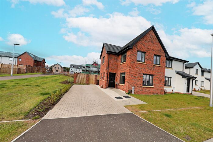 3 Bedroom Semi Detached House For Sale In Dalzell Park, Glenrothes, KY7