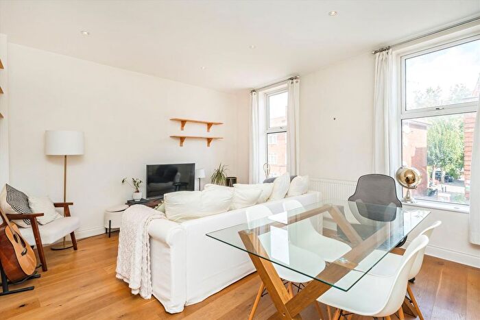 1 Bedroom Flat For Sale In Garratt Lane, Tooting, SW17