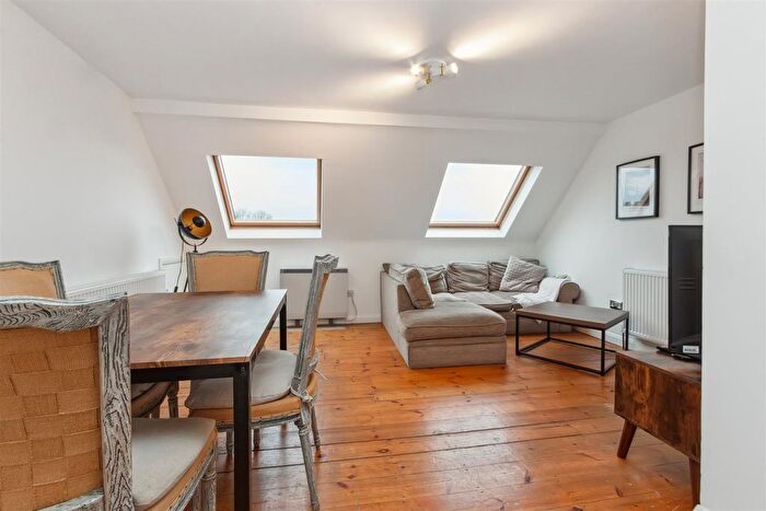 2 Bedroom Flat To Rent In Longley Road, London, SW17