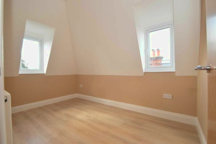 2 Bedroom Flat To Rent In Corrie Road, Addlestone, KT15