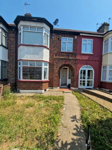 1 Bedroom Flat To Rent In Winsford Terrace, Great Cambridge Road, London, N18
