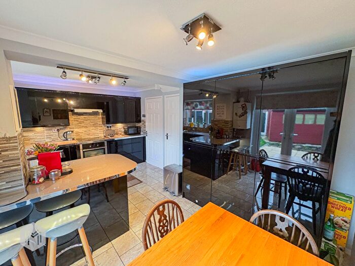 3 Bedroom Link Detached House For Sale In Falstone Close, Birchwood, Warrington, Cheshire, WA3 - Photo 11