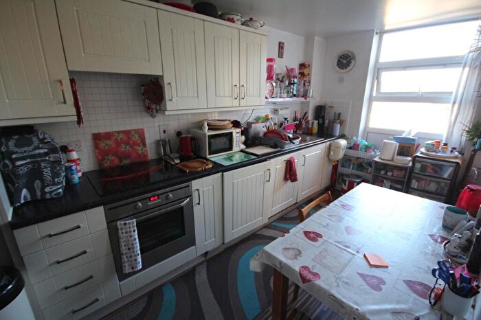 2 Bedroom Apartment For Sale In Aits View, Victoria Avenue, West Molesey, KT8