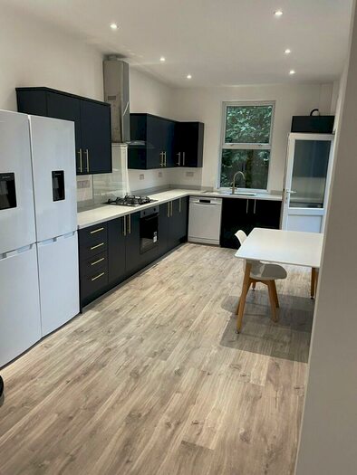 6 Bedroom Terraced House To Rent In Rolleston Drive, Nottingham, Nottinghamshire, NG7