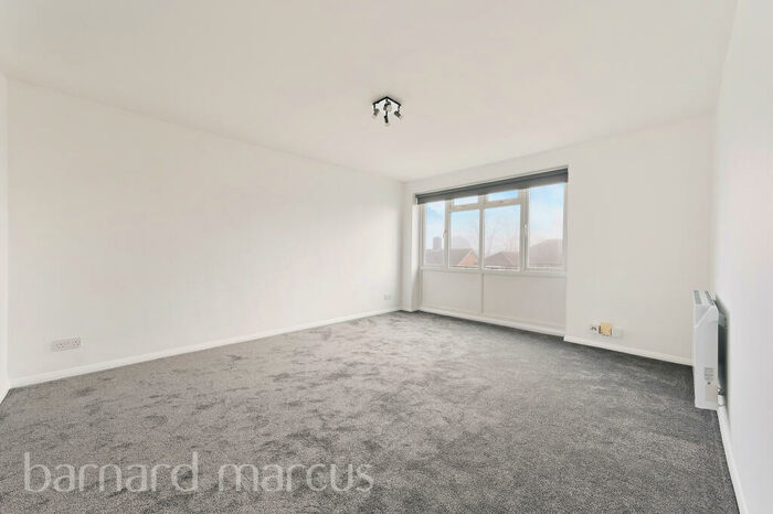 2 Bedroom Flat To Rent In St Philips Avenue, Worcester Park, KT4