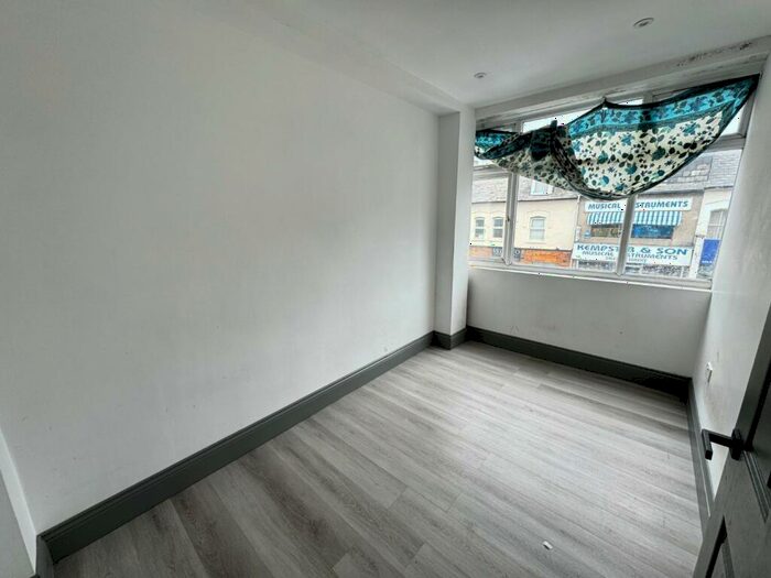 2 Bedroom Flat To Rent In Commercial Road, Swindon, SN1