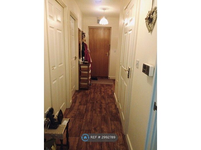 2 Bedroom Flat To Rent In Mole Court, Wilnecote, Tamworth, B77