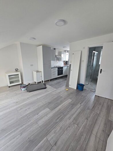 2 Bedroom Flat To Rent In Bed Flat, Ilford, IG1