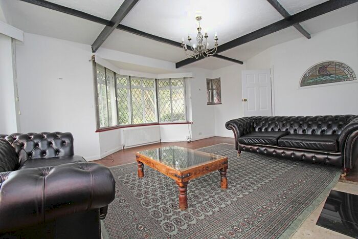 4 Bedroom Bungalow To Rent In Dean Lane, Merstham, Redhill, RH1