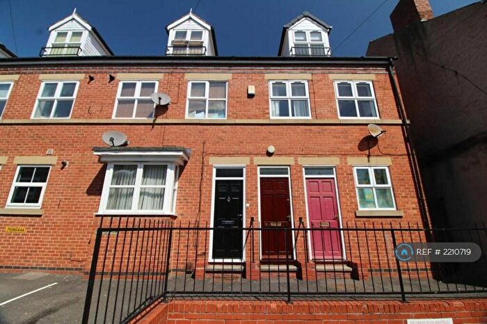2 Bedroom Maisonette To Rent In Fieldhead Road, Sheffield, S8