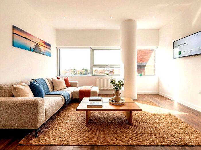 Studio To Rent In London Road, London, SW16