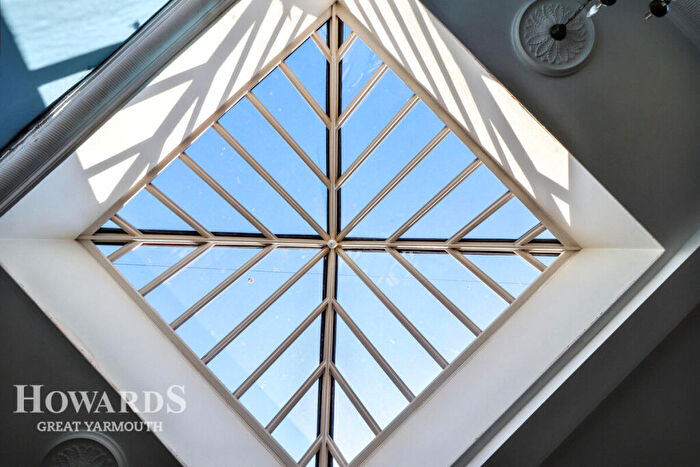 5 Bedroom Link Detached House For Sale In Beach Road, Caister-on-Sea, NR30